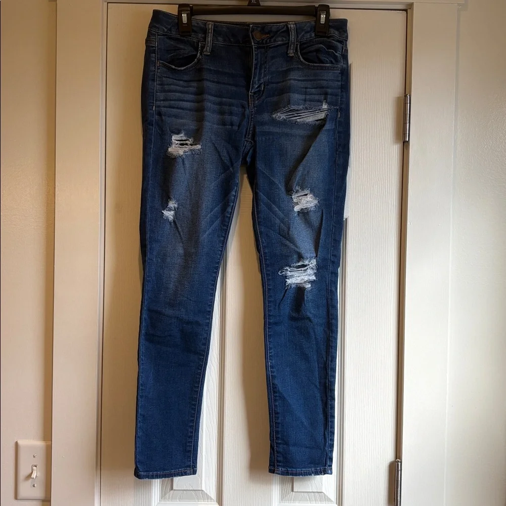 American Eagle | Basic Distressed “Jegging” Jeans Size 10 Short